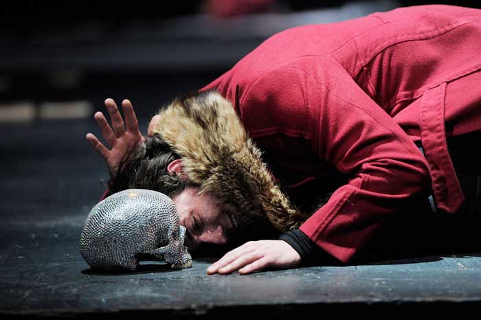 Na zdjęciu: Dimitrij Schaad (Hamlet), fot. Thomas Aurin